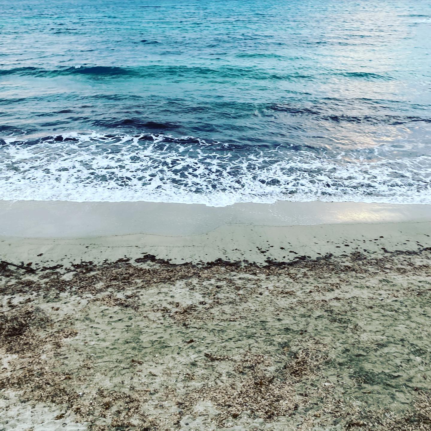 Beach Break 💙🤍🫶
#beach #beachlife #sun #soleil #plage #plages #mer #love #balade #pause #lifestyle #life #blue #sand #sable #vie #vivre #respirer #nature #naturelovers