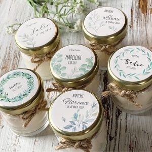 Bougie personnalisée baptême eucalyptus – cadeau invités feuillage