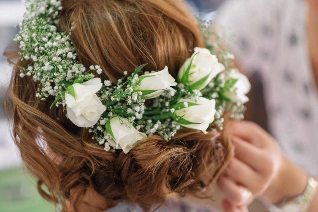 Hairstyle with flowers for the bride