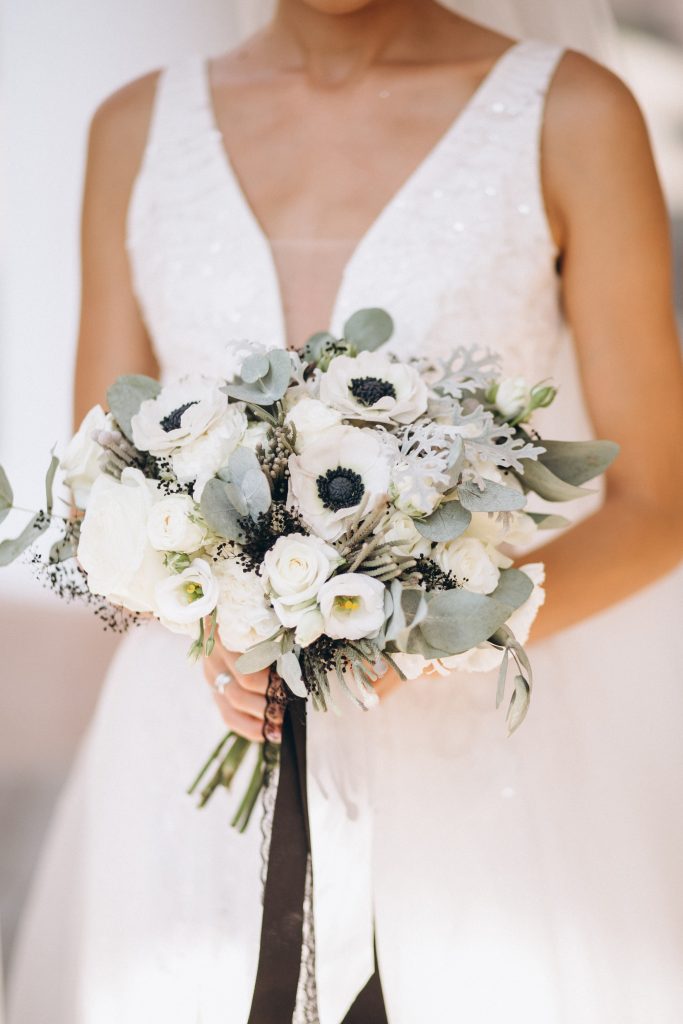 Mariage d'Anémones et d'Eucalyptus Naturel, un Duo Élégant Mariage d'Anémones et d'Eucalyptus Naturel, un Duo Élégant