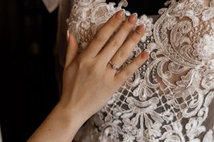 La dentelle, l'essence de la robe de mariée