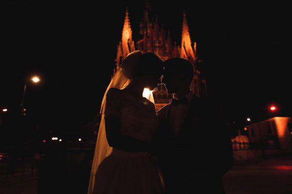 Illuminez de magie votre cérémonie de mariage avec un lâcher de lanternes volantes
