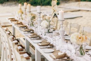 Jute et Dentelle pour une décoration de table de mariage rustique