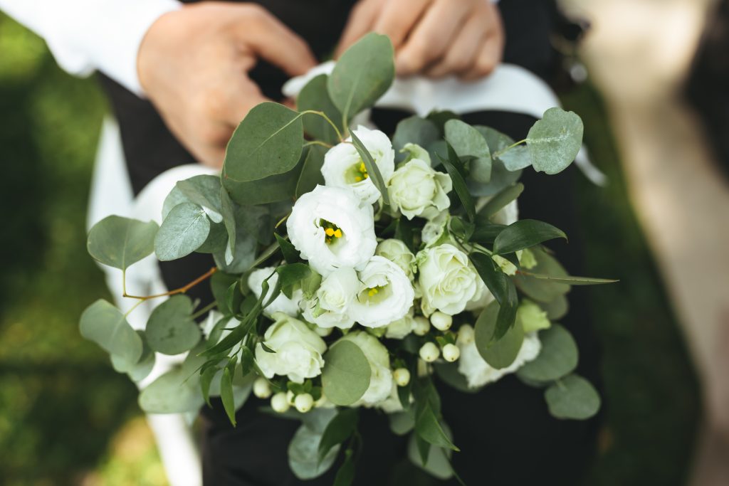 Mariage végétal: sublimez votre décoration avec de l'eucalyptus