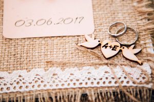Jute et Dentelle pour une décoration de table de mariage rustique