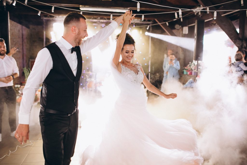 Les fumigènes colorés, must-have pour vos photos de mariage Les fumigènes colorés, must-have pour vos photos de mariage