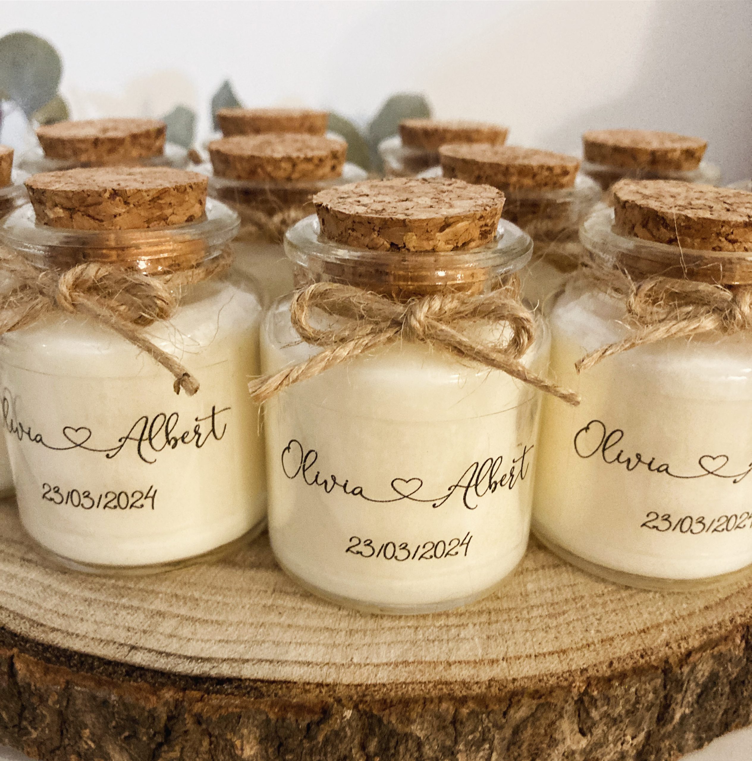 Bougies personnalisées mariage Olivia et Albert, cadeaux invités élégants