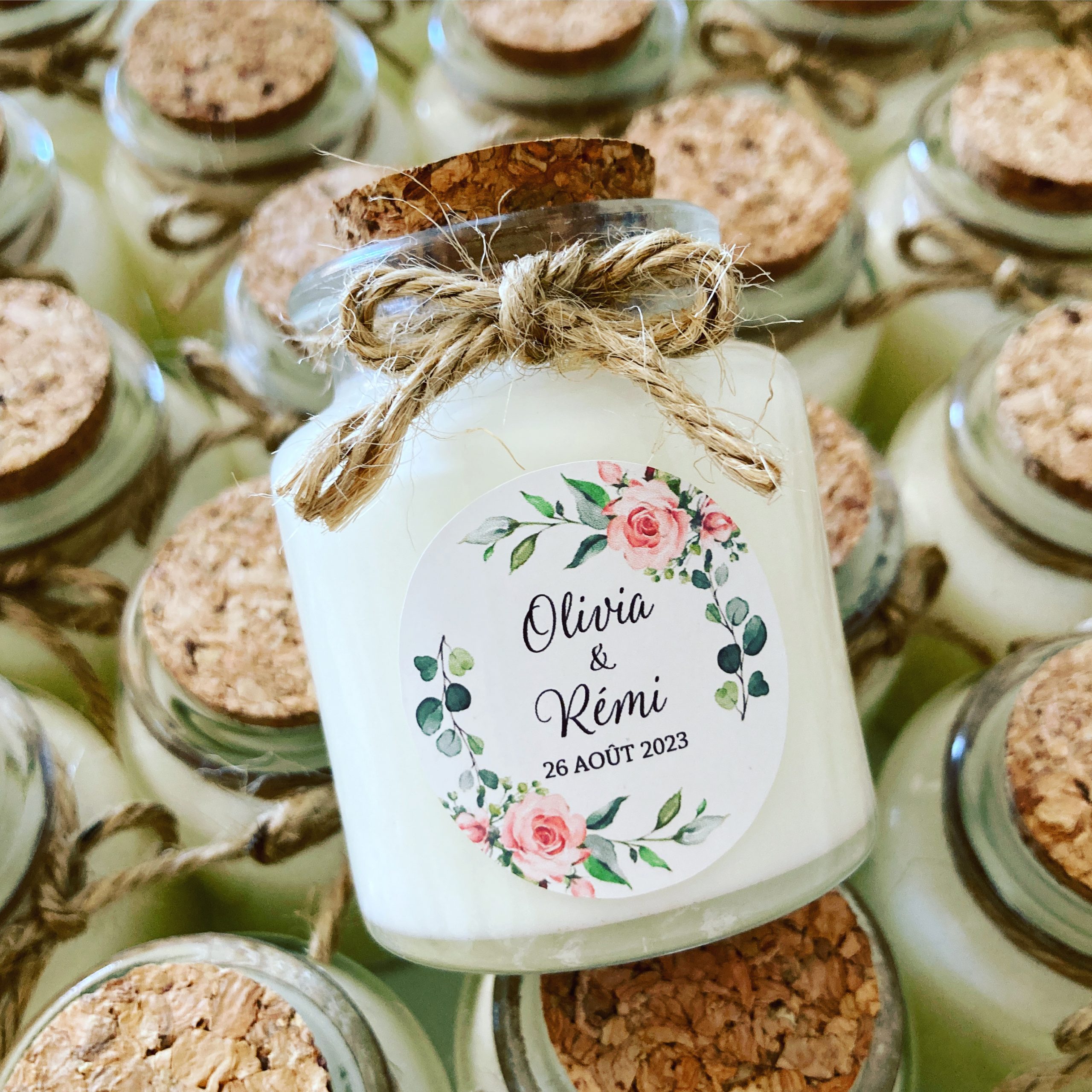 Bougies personnalisées mariage Olivia et Rémi, cadeaux invités au style floral